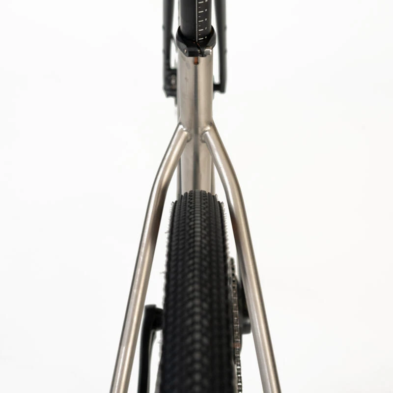 VELO GRAVEL TRIBAN GRVL 900 HOMME Cadre Titane 9 VELO GRAVEL TRIBAN GRVL 900 HOMME Cadre Titane – Image 9